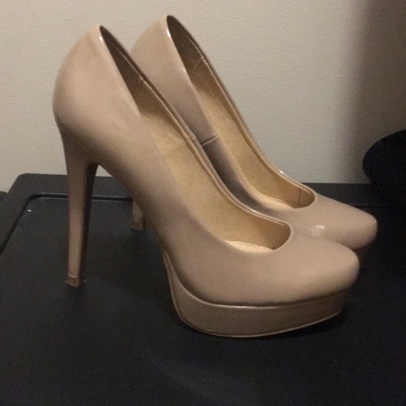 High heels - Picture 2 of 3